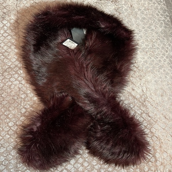 Club Mónaco Burgandy Faux Fur Stole - Picture 3 of 4